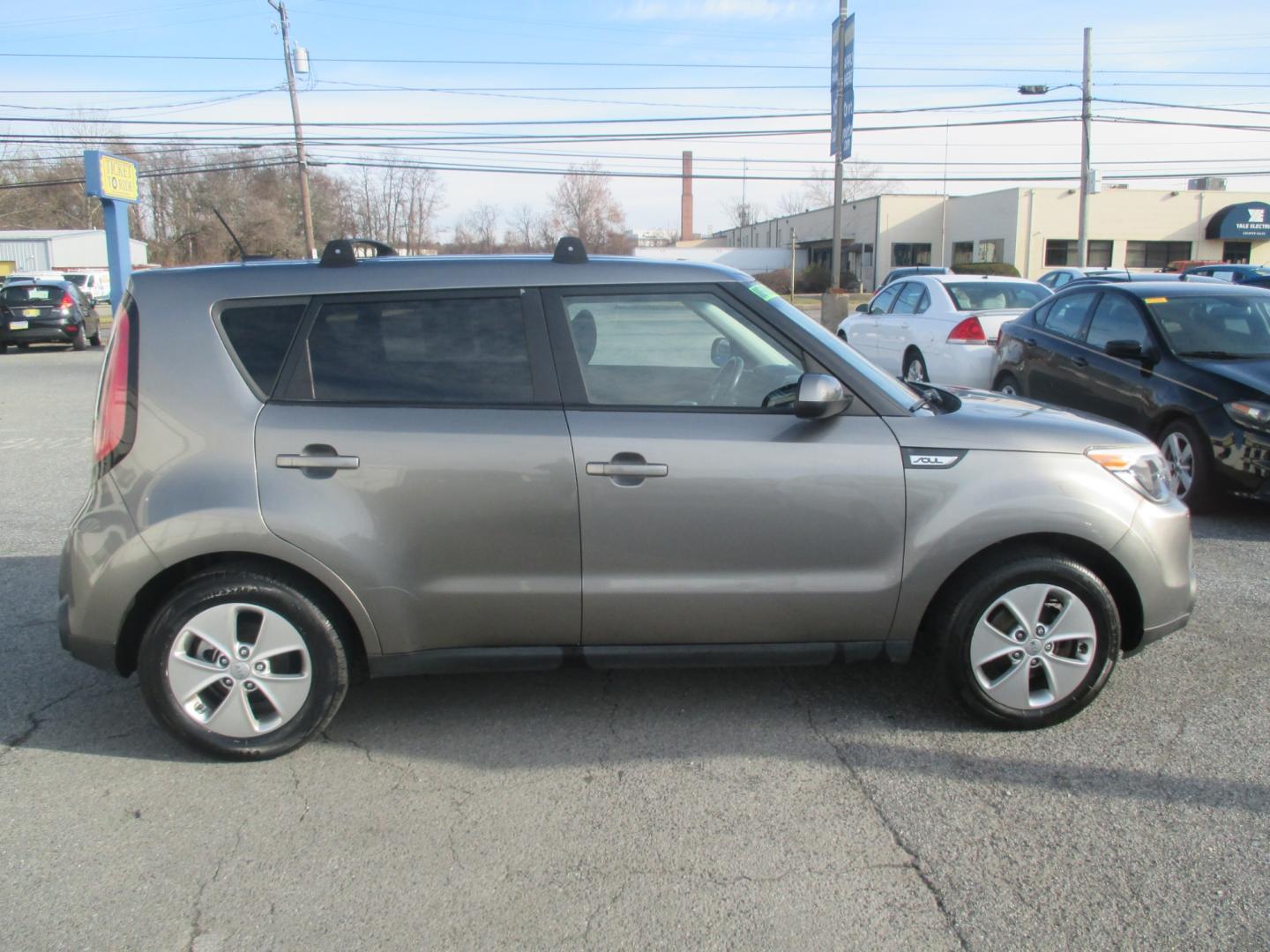 2015 GREY Kia Soul Base (KNDJN2A21F7) with an 1.6L L4 DOHC 16V engine, located at 1254 Manheim Pike, Lancaster, PA, 17601, (717) 393-9133, 40.062870, -76.323273 - Photo#3